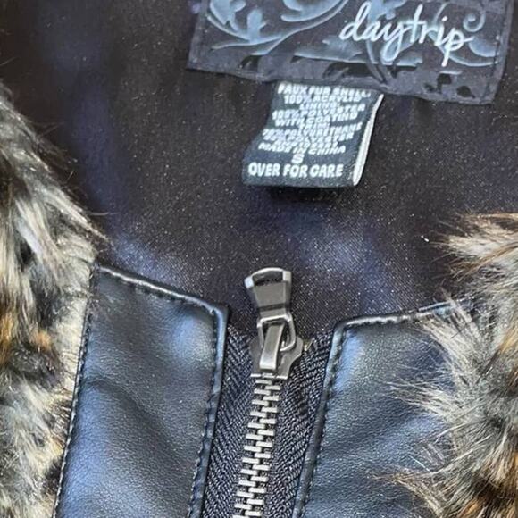Daytrip vest faux fur full zip belted cheetah leopard animal print jacket SZ SM - Picture 4 of 10